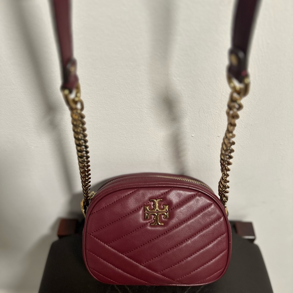 Tory Burch
Kira Small Chevron Camera Bag